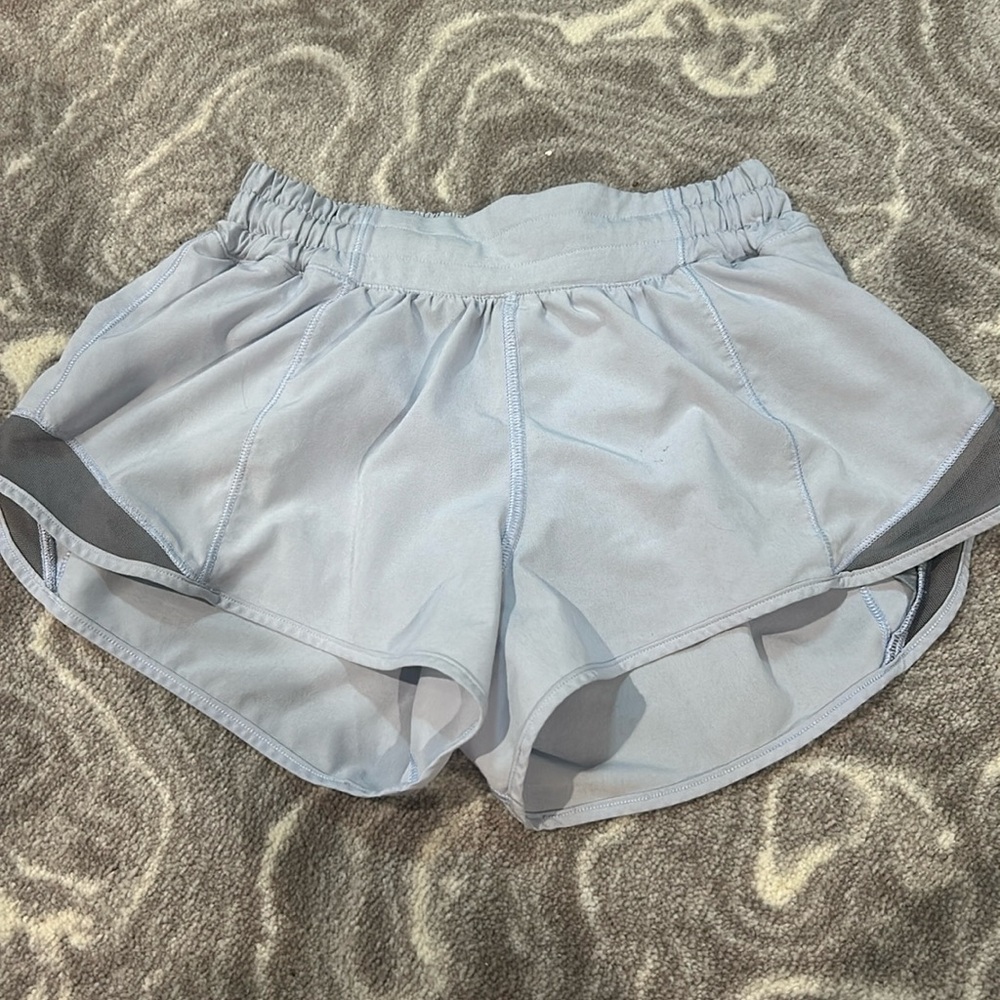 !! Lululemon Hotty Hot shorts 2.5” inseam, color : pastel blue, size : 2 !!